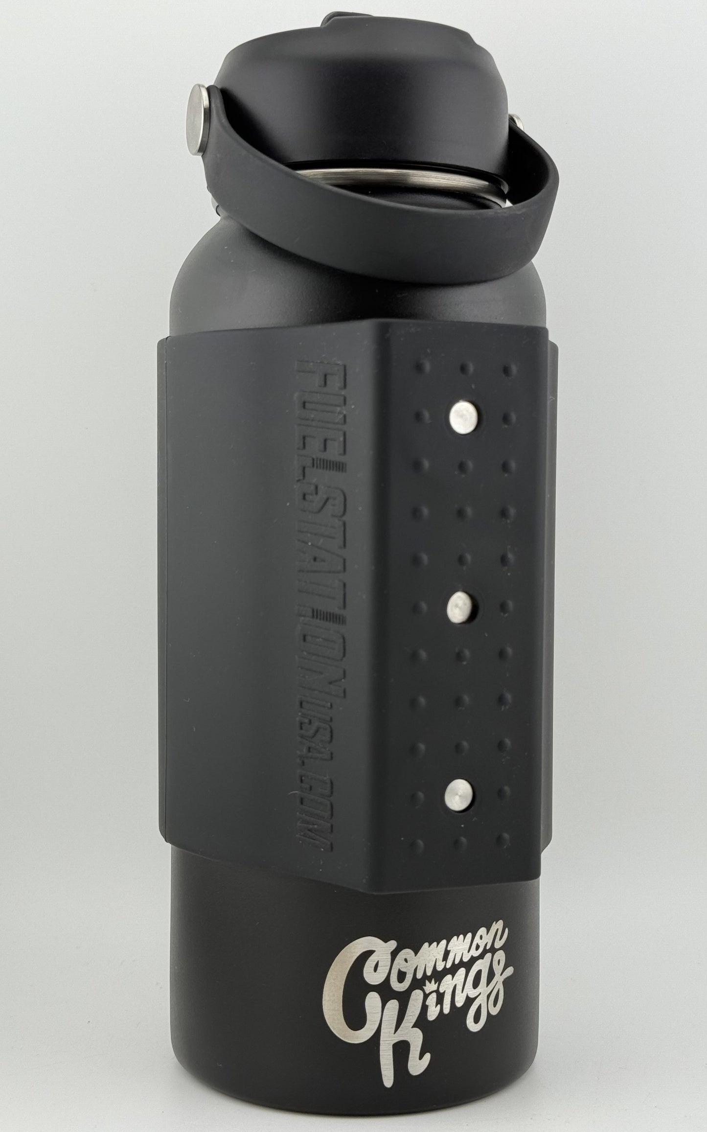 COMMON KINGS Special Edition Magnetic Bottle X Fuelstation Sleeve