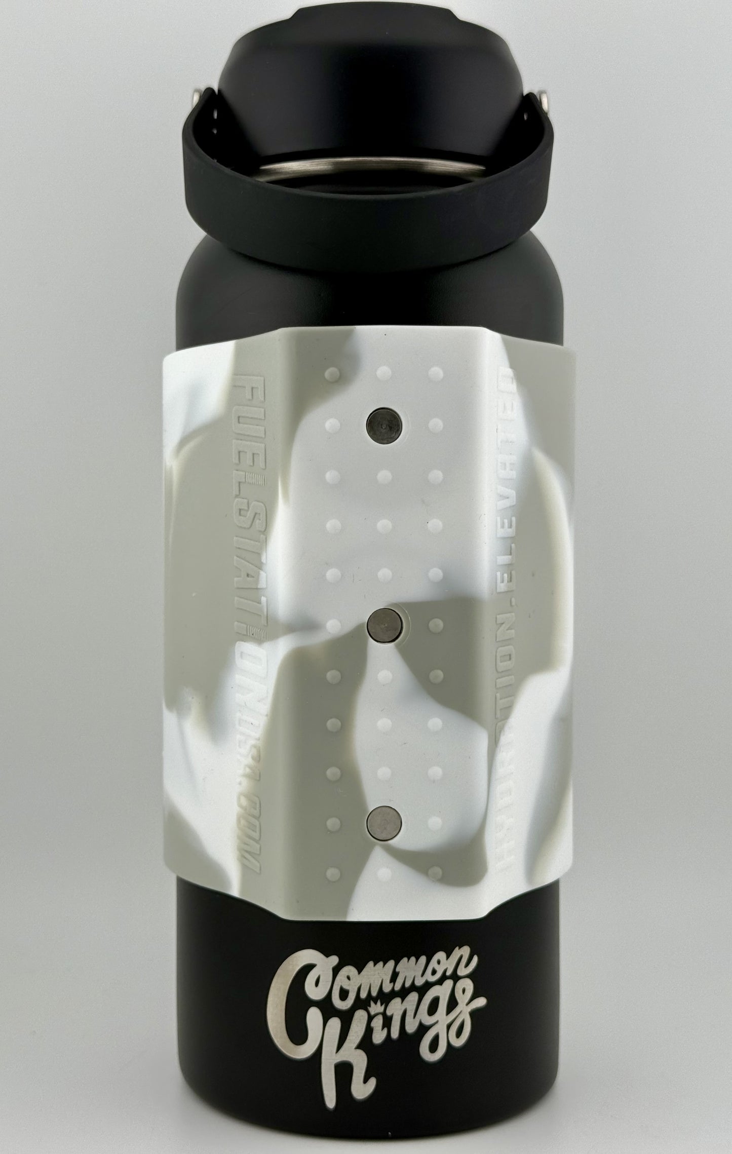 COMMON KINGS Special Edition Magnetic Bottle X Fuelstation Sleeve