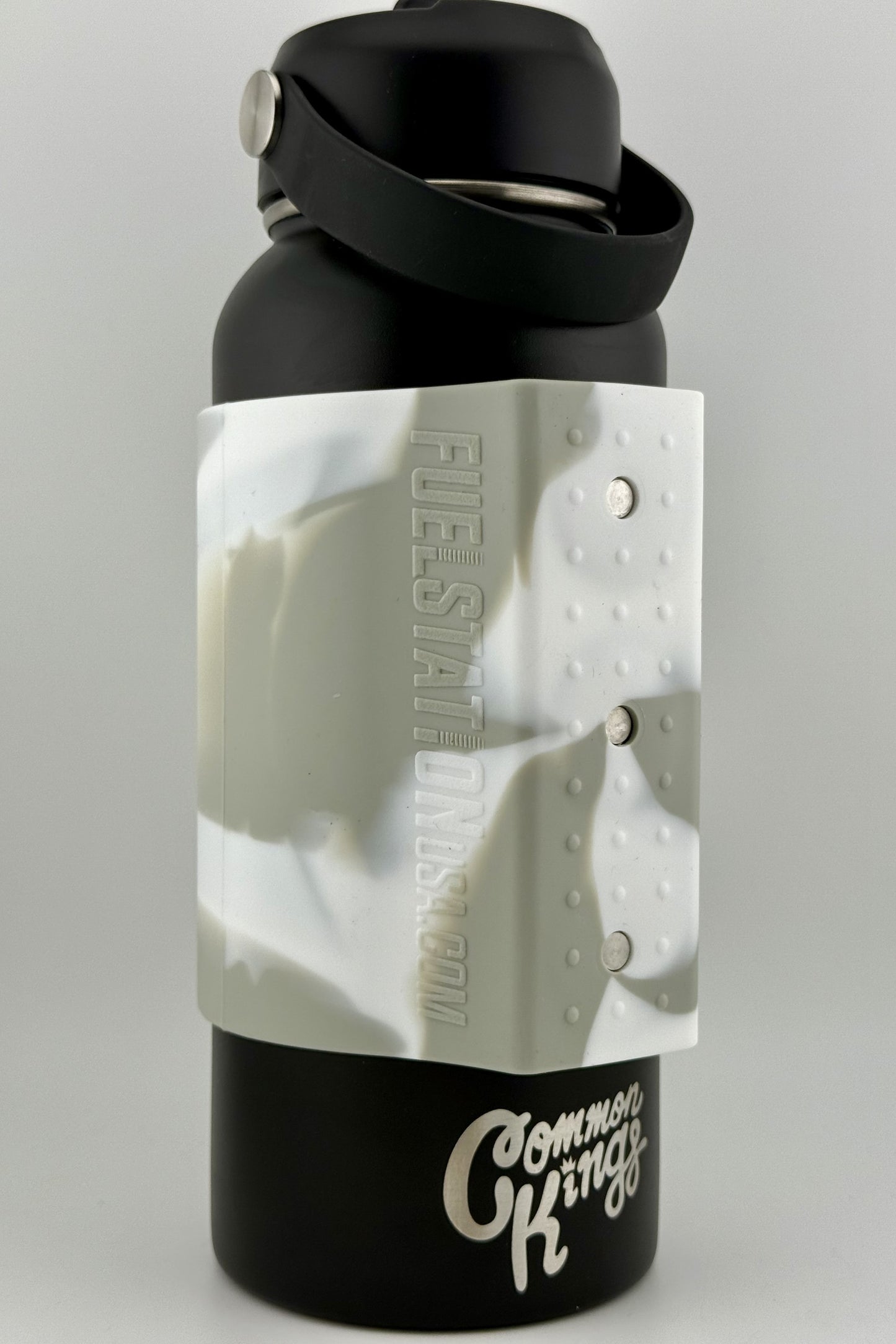 COMMON KINGS Special Edition Magnetic Bottle X Fuelstation Sleeve