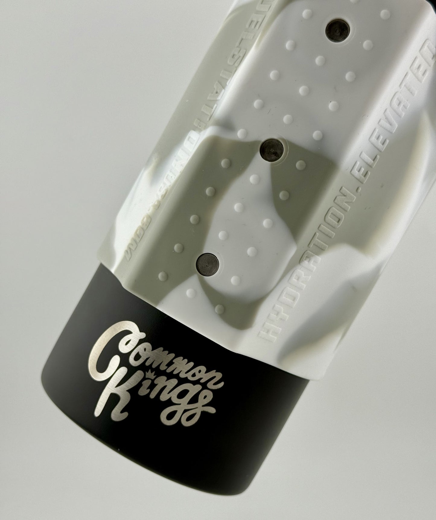 COMMON KINGS Special Edition Magnetic Bottle X Fuelstation Sleeve