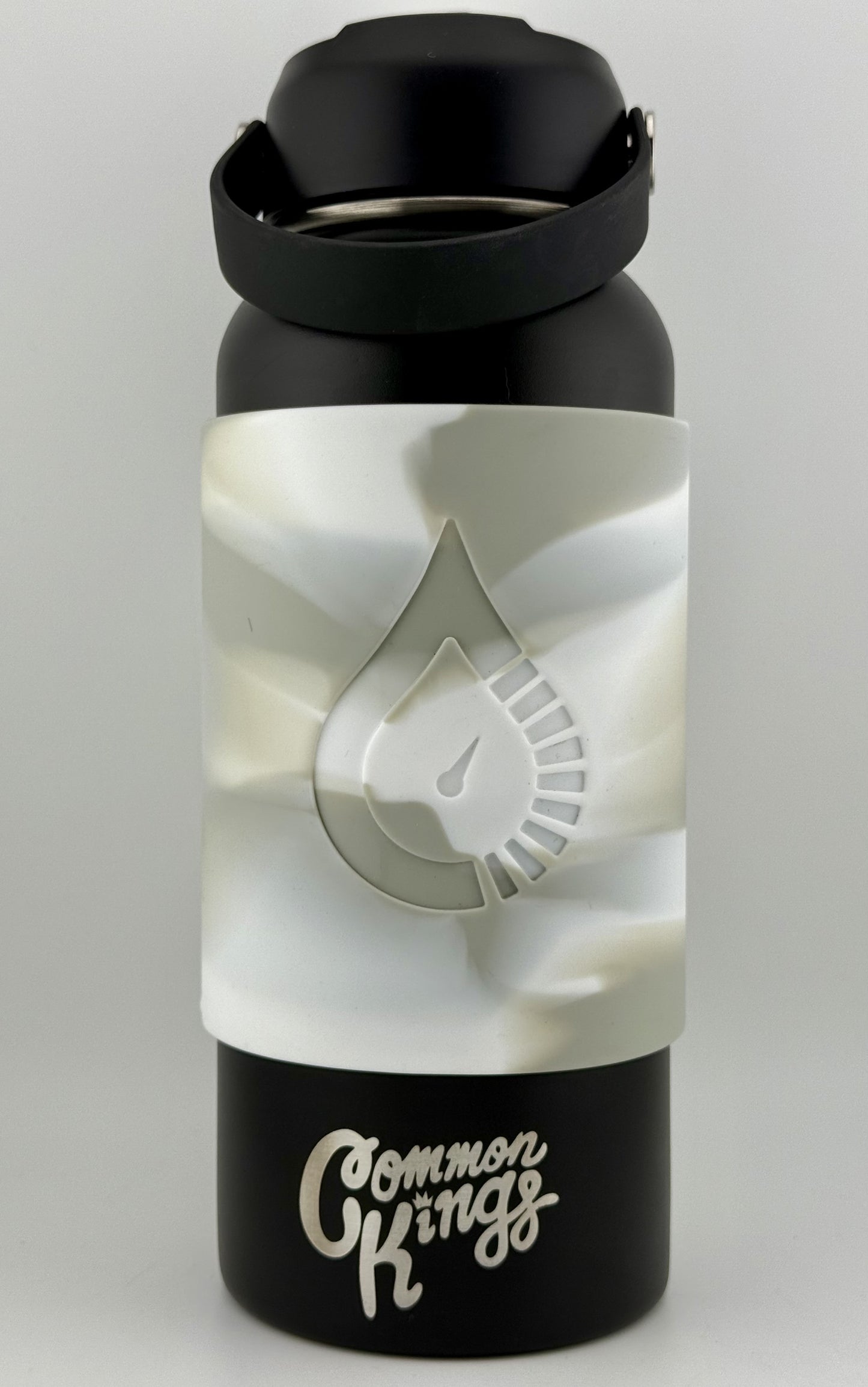 COMMON KINGS Special Edition Magnetic Bottle X Fuelstation Sleeve