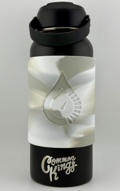 COMMON KINGS Special Edition Magnetic Bottle X Fuelstation Sleeve